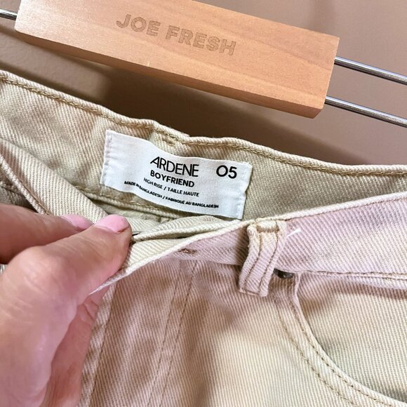 NEARLY NEW Distressed Beige Boyfriend high rise waist jean shorts Sz M - Picture 5 of 5